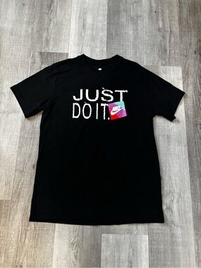 Nike Men’s Black Graphic Tee